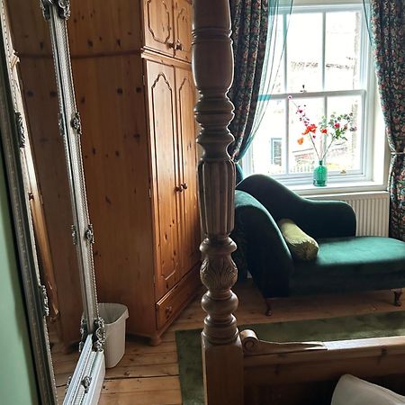 The Buxton Retreat A Luxurious 3-Storey Townhouse With Four Poster Bed And Double Jacuzzi Bath" Luaran gambar