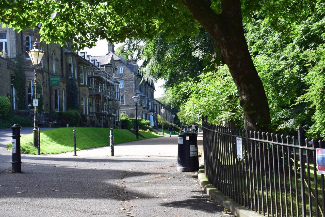 The Buxton Retreat A Luxurious 3-Storey Townhouse With Four Poster Bed And Double Jacuzzi Bath" Luaran gambar