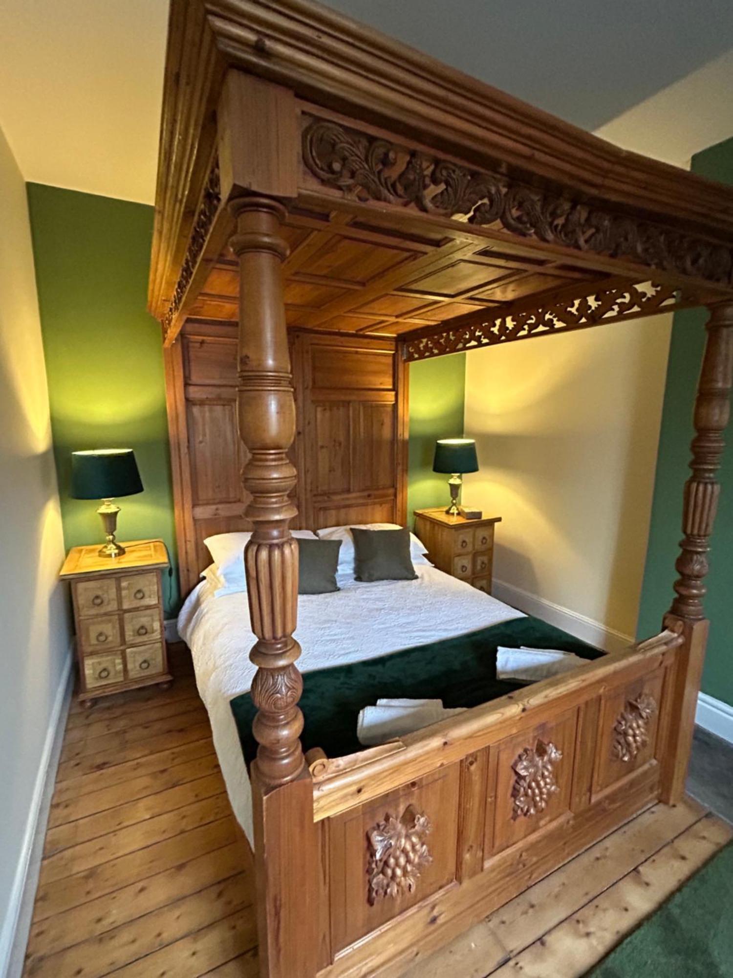 The Buxton Retreat A Luxurious 3-Storey Townhouse With Four Poster Bed And Double Jacuzzi Bath" Luaran gambar