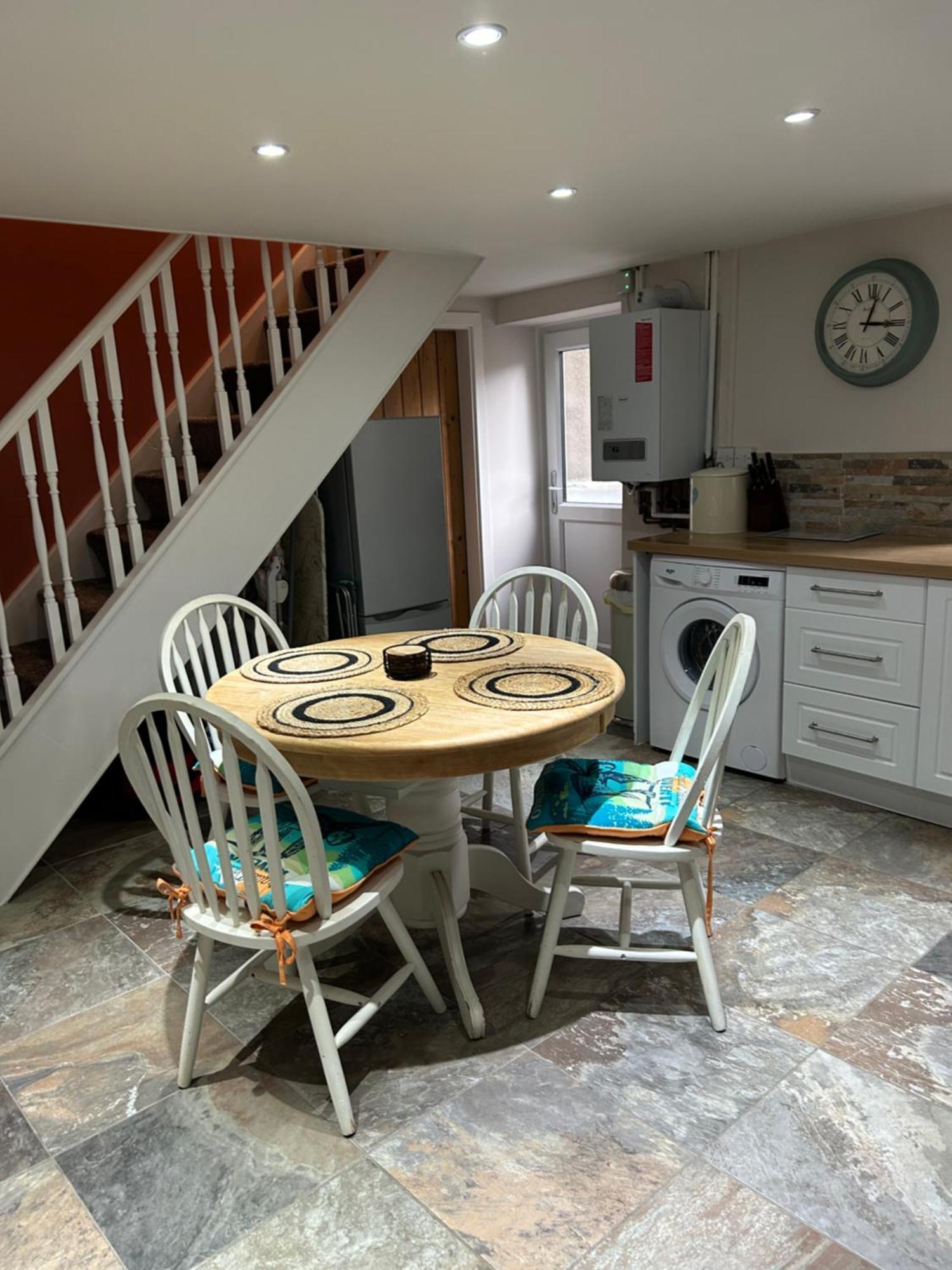 The Buxton Retreat A Luxurious 3-Storey Townhouse With Four Poster Bed And Double Jacuzzi Bath" Luaran gambar