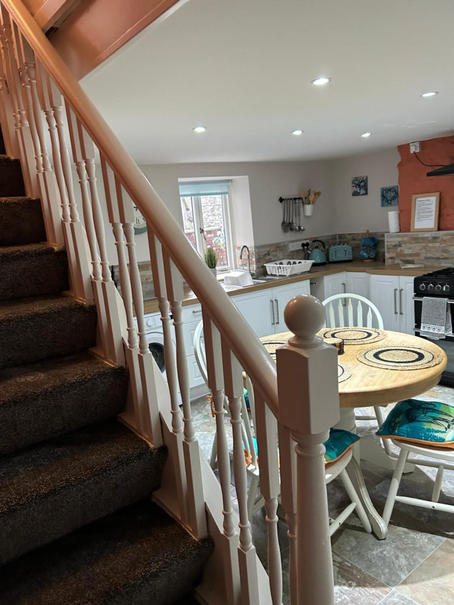 The Buxton Retreat A Luxurious 3-Storey Townhouse With Four Poster Bed And Double Jacuzzi Bath" Luaran gambar