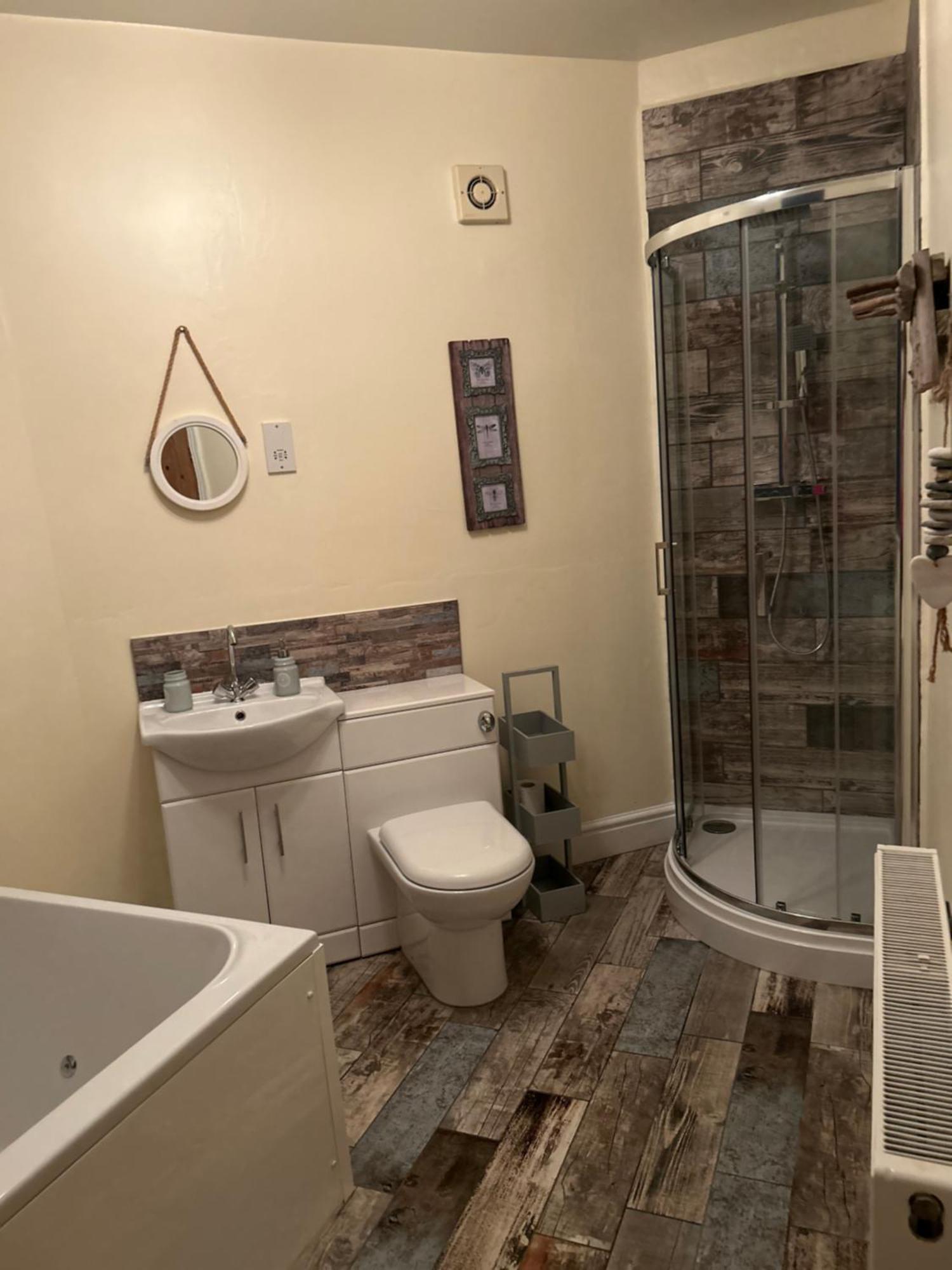 The Buxton Retreat A Luxurious 3-Storey Townhouse With Four Poster Bed And Double Jacuzzi Bath" Luaran gambar